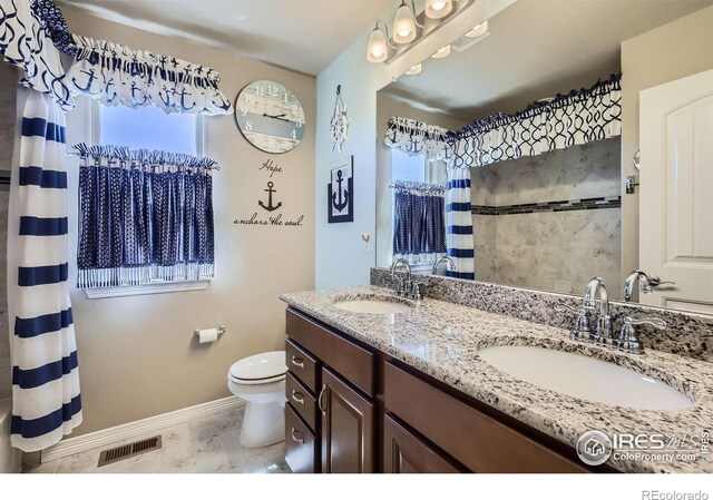 5460 Homeward Dr, Timnath, CO 80547 - full bath featuring baseboards, toilet, double vanity, and curtained shower
