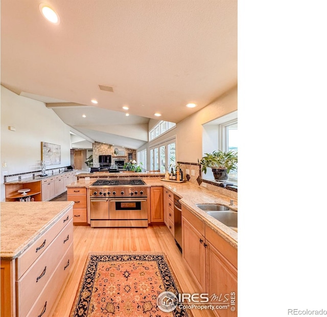 7155 Rustic Trl, Boulder, CO 80301 - kitchen with stainless steel appliances, lofted ceiling, light wood finished floors, a sink, and a peninsula