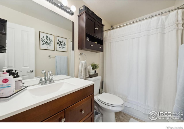 bathroom with toilet, vanity, and curtained shower