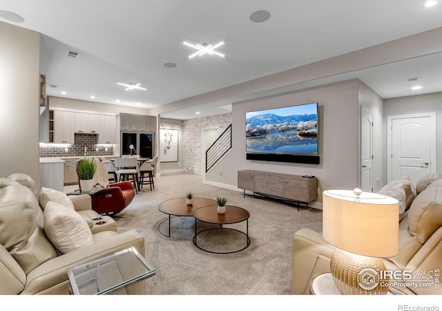 living area featuring light colored carpet, visible vents, recessed lighting, and baseboards