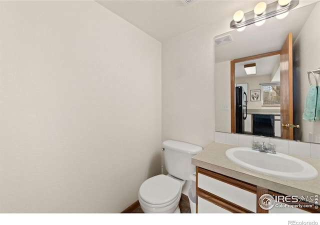 3005 Ross Dr Unit U17, Fort Collins, CO 80526 - half bath featuring toilet and vanity