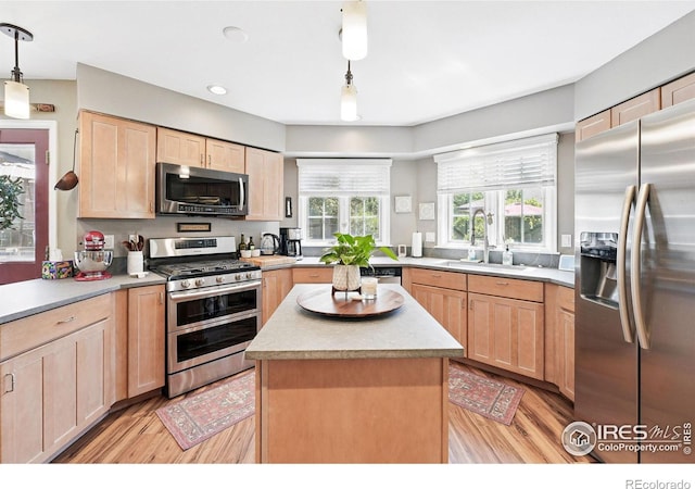 6850 Frying Pan Rd, Boulder, CO 80301 - kitchen featuring stainless steel appliances, a sink, light brown cabinets, light wood finished floors, and recessed lighting