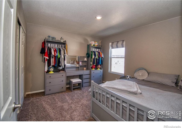 bedroom featuring carpet and a textured ceiling