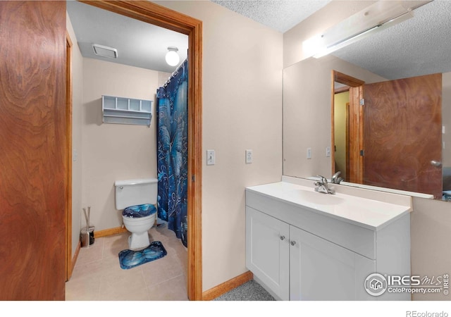 1640 Kirkwood Dr Unit 2011, Fort Collins, CO 80526 - bathroom with baseboards, toilet, vanity, and a textured ceiling