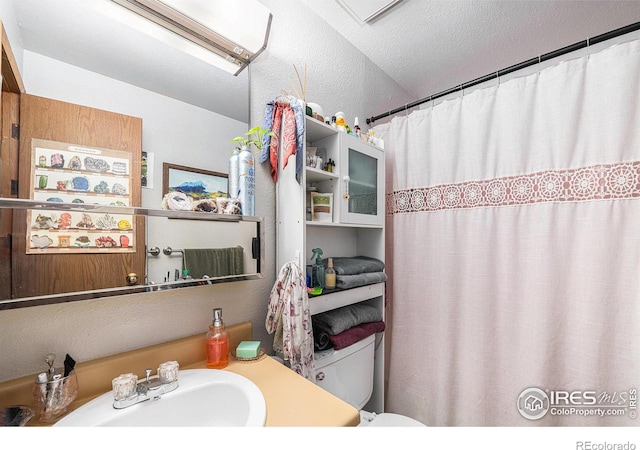 4501 E Boardwalk Dr Unit A9, Fort Collins, CO 80525 - full bath featuring toilet, curtained shower, and a sink