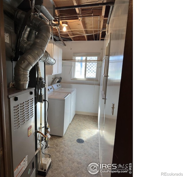 laundry room with laundry area and washing machine and clothes dryer
