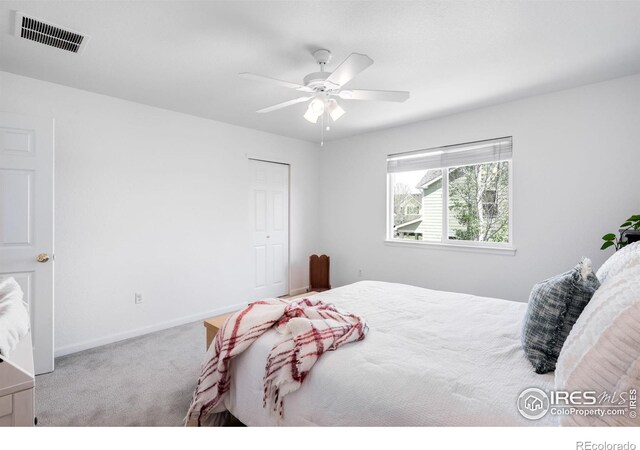 bedroom featuring carpet flooring, baseboards, a ceiling fan, and a closet
