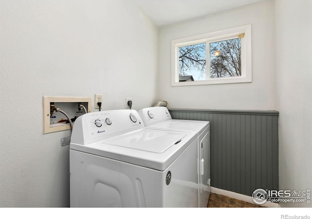 8205 Hallett Ct, Fort Collins, CO 80528 - laundry room featuring laundry area, washing machine and clothes dryer, and a wainscoted wall