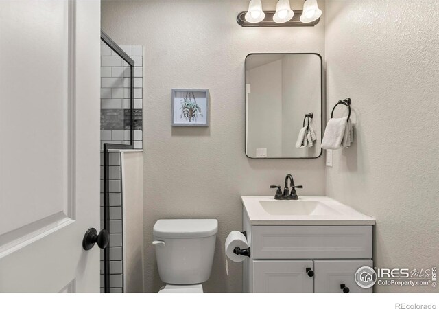 1708 W 50th St, Loveland, CO 80538 - full bathroom with toilet, vanity, and a textured wall