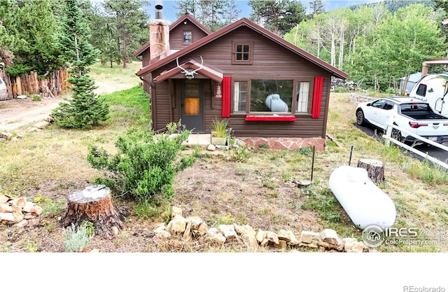 rustic home featuring a chimney