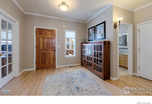4921 Fountain St, Boulder, CO 80304 - foyer featuring wood finished floors, ornamental molding, and baseboards