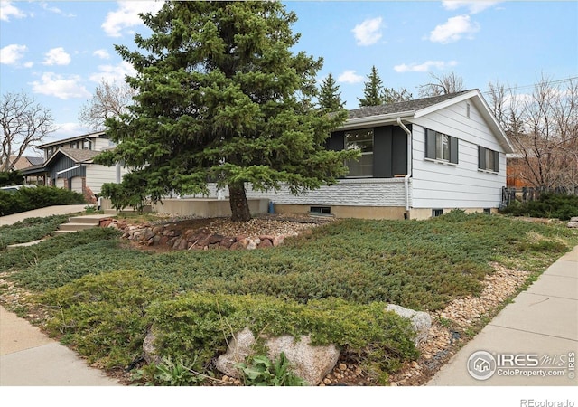 2610 Heidelberg Dr, Boulder, CO 80305 - view of front facade with a front lawn