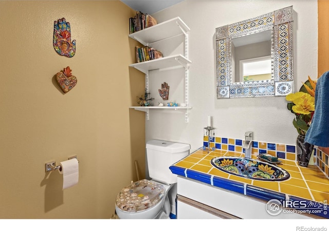 2276 Goss Cir, Boulder, CO 80302 - half bathroom featuring toilet and vanity