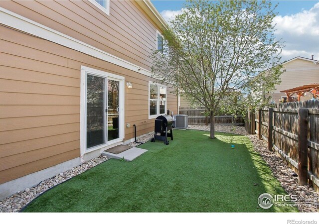 10433 Forester Pl, Longmont, CO 80504 - view of yard featuring cooling unit and a fenced backyard