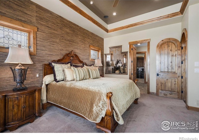 bedroom with ensuite bathroom, a ceiling fan, recessed lighting, carpet floors, and baseboards