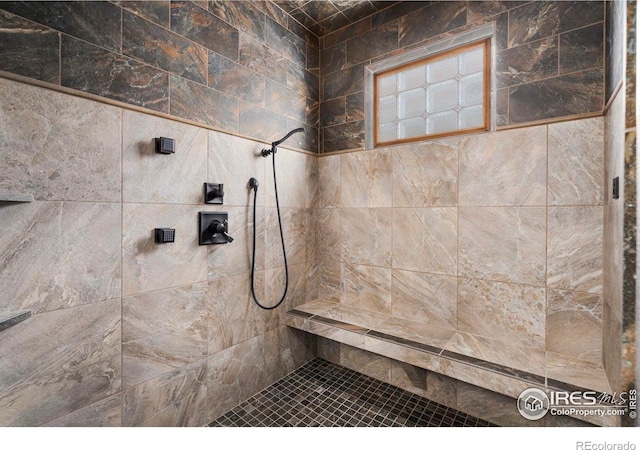 full bathroom featuring tiled shower