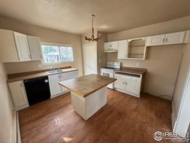 kitchen featuring a chandelier, dishwasher, white stove, and dark wood-style floors