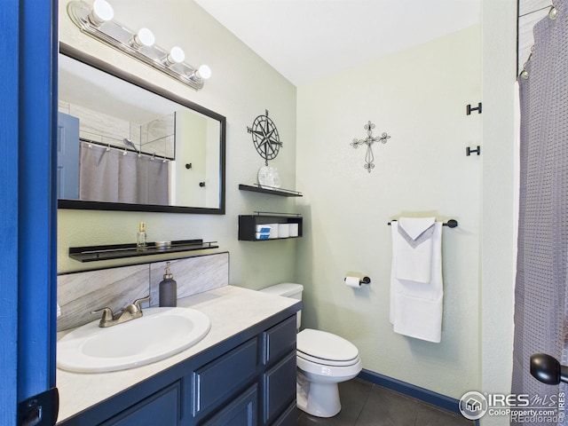 full bath featuring vanity, baseboards, curtained shower, tile patterned flooring, and toilet