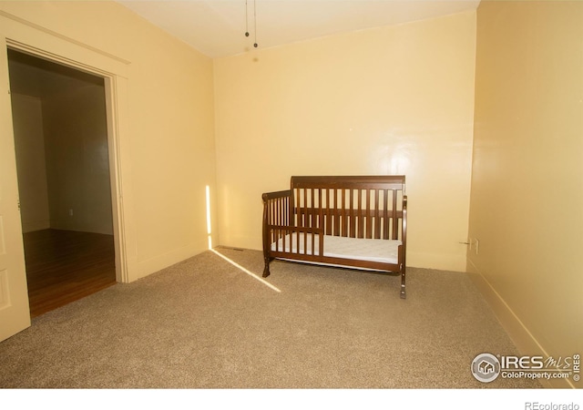 bedroom featuring baseboards and carpet