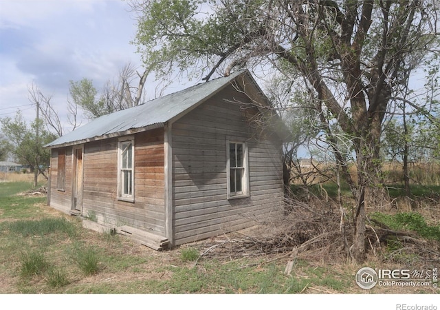 view of outbuilding with an outbuilding