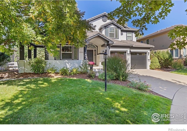 view of front of house featuring an attached garage, a tile roof, stucco siding, a front lawn, and driveway