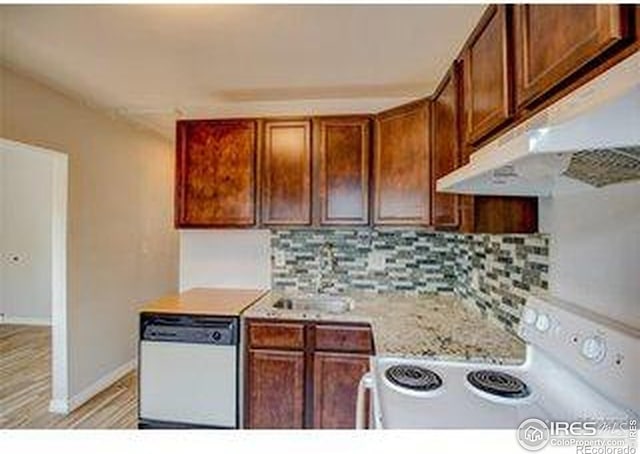 618 19th Ave, Greeley, CO 80631 - kitchen featuring a sink, white appliances, baseboards, decorative backsplash, and under cabinet range hood