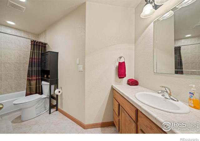 432 Valley View Rd, Loveland, CO 80537 - bathroom featuring visible vents, toilet, vanity, baseboards, and shower / tub combo