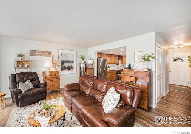 living room featuring light wood-style flooring and baseboards