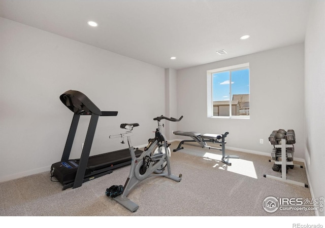 exercise room with baseboards, carpet flooring, visible vents, and recessed lighting
