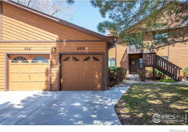 6221 Willow Ln, Boulder, CO 80301 - view of front facade with driveway