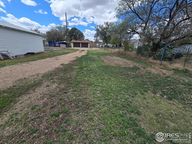 409 N 4th Ave, Sterling, CO 80751 - view of yard featuring driveway