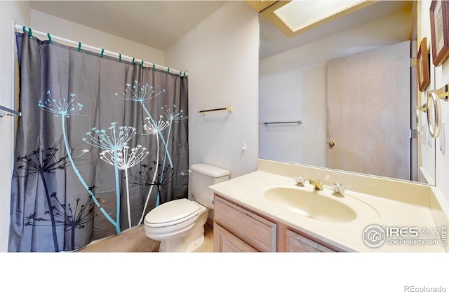 1162 Fairway Club Ln Unit 1, Estes Park, CO 80517 - full bathroom with toilet, a shower with curtain, and vanity