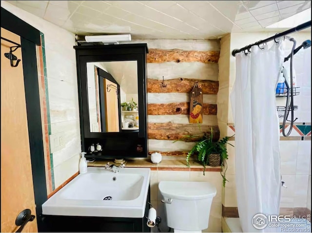 501 Main St, Boulder, CO 80302 - full bathroom with toilet and curtained shower