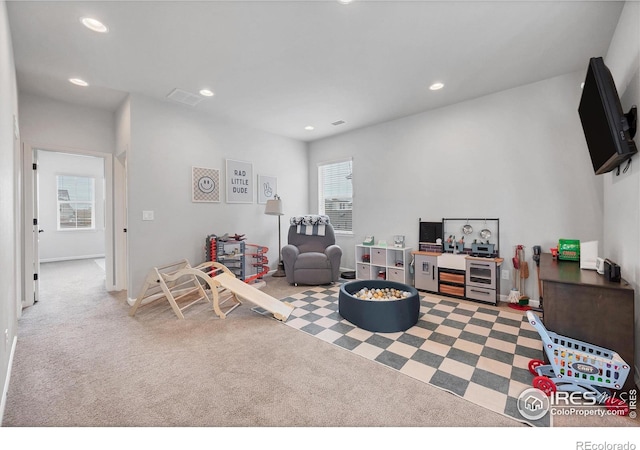 living area with baseboards, carpet flooring, and recessed lighting
