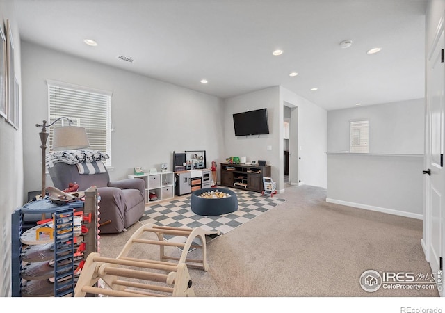 living area with baseboards, recessed lighting, visible vents, and carpet