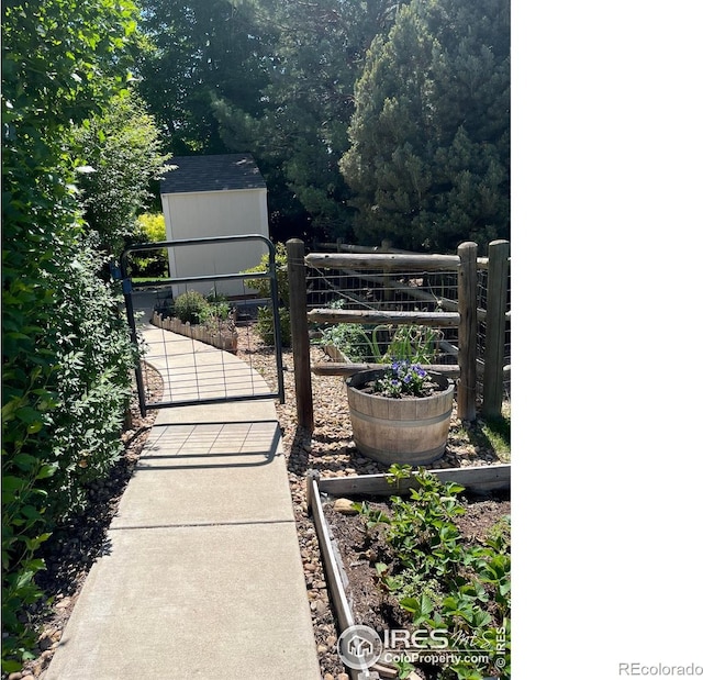 11676 Montgomery Cir, Longmont, CO 80504 - gate with a storage shed