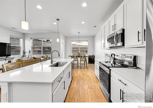 kitchen featuring a sink, light wood-type flooring, stainless steel appliances, visible vents, and recessed lighting