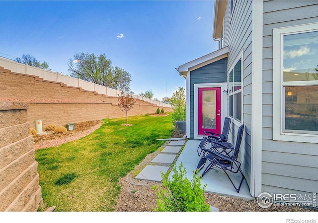 view of yard featuring fence