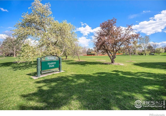2566 S Stuart St, Denver, CO 80219 - view of property's community featuring a yard