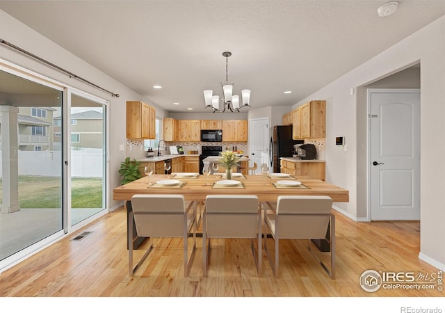 dining area featuring visible vents, baseboards, light wood-type flooring, recessed lighting, and a notable chandelier