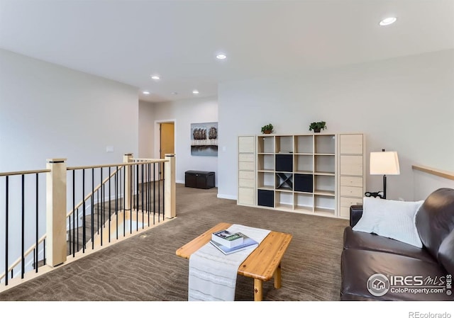 living area featuring recessed lighting, carpet flooring, and baseboards