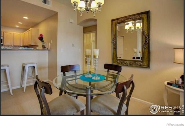 dining room featuring arched walkways, baseboards, an inviting chandelier, and visible vents