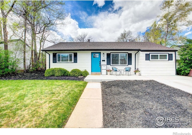 ranch-style home with a front yard