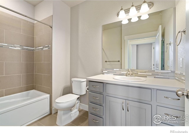 2751 Iowa Dr Unit 305, Fort Collins, CO 80525 - bathroom featuring toilet, tile patterned floors, vanity, washtub / shower combination, and tasteful backsplash