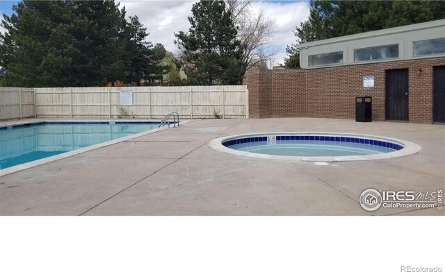 15503 E Wyoming Dr Unit G, Aurora, CO 80017 - community pool with a hot tub