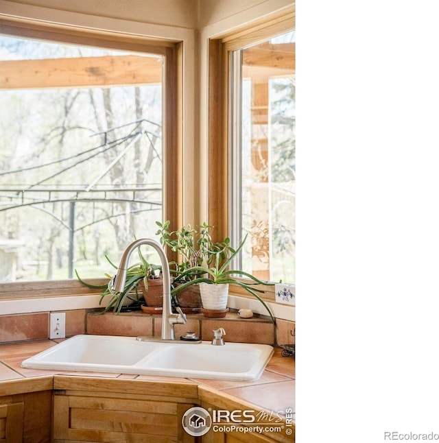 1800 Sumac Ave, Boulder, CO 80304 - bathroom with a sink