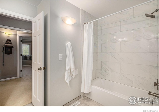 bathroom with baseboards and shower / bath combo
