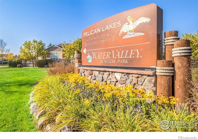 community sign featuring a yard