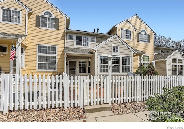 view of front of property with a fenced front yard