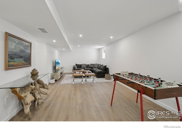 playroom with light wood-type flooring, recessed lighting, baseboards, and visible vents